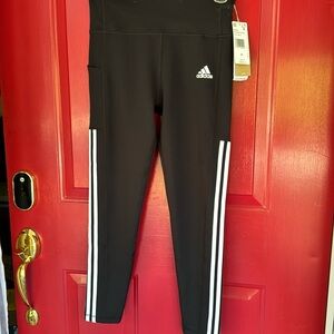 Adidas NWT Black Leggings size M. Side pocket